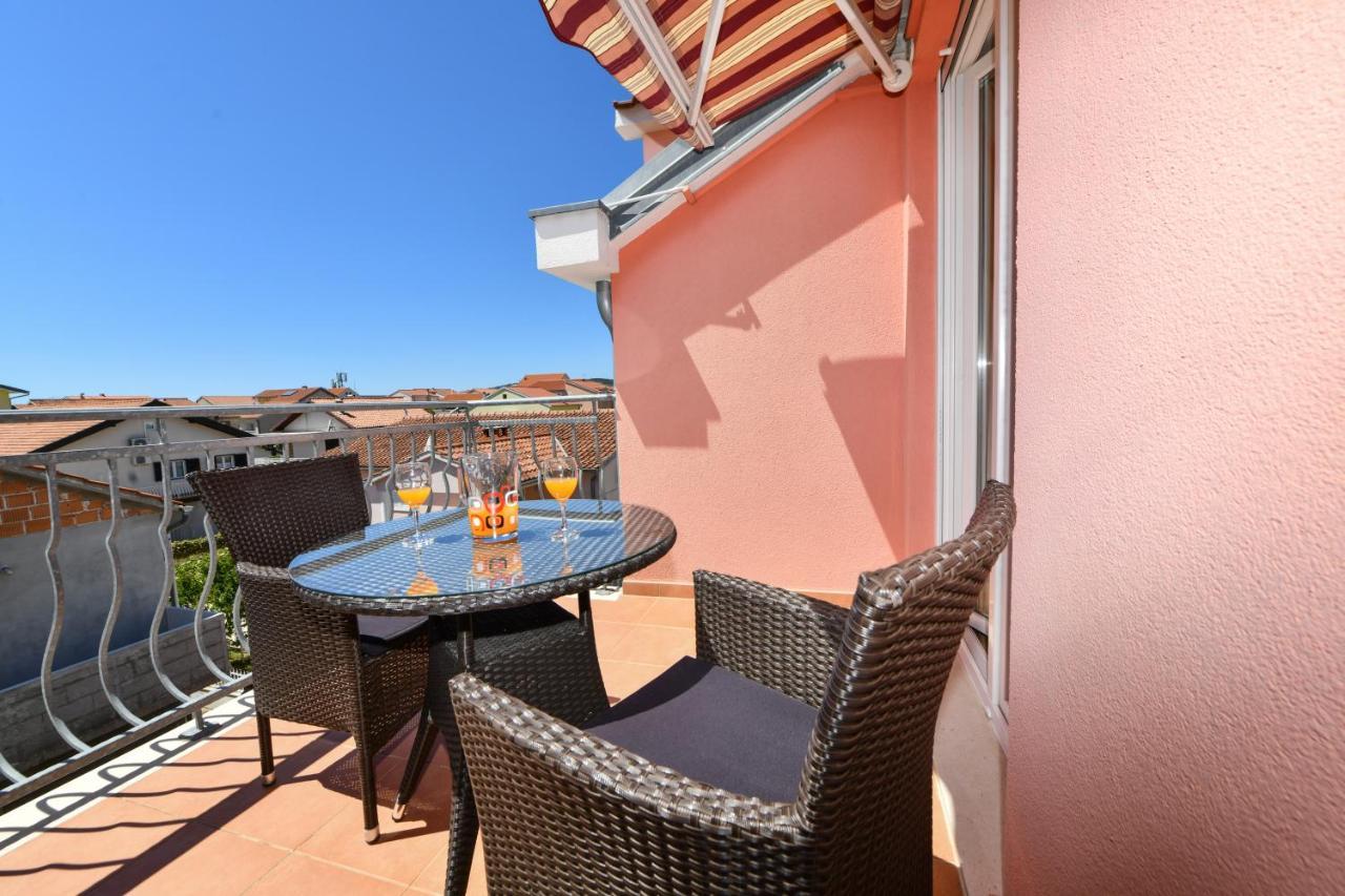 Apartments Villa Miranda Vodice Exterior photo