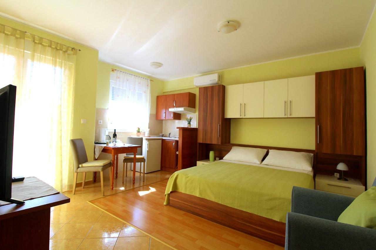 Apartments Villa Miranda Vodice Exterior photo